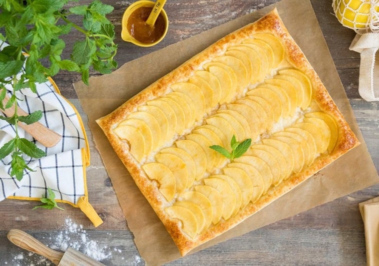 Tarta de manzana con hojaldre y crema pastelera
